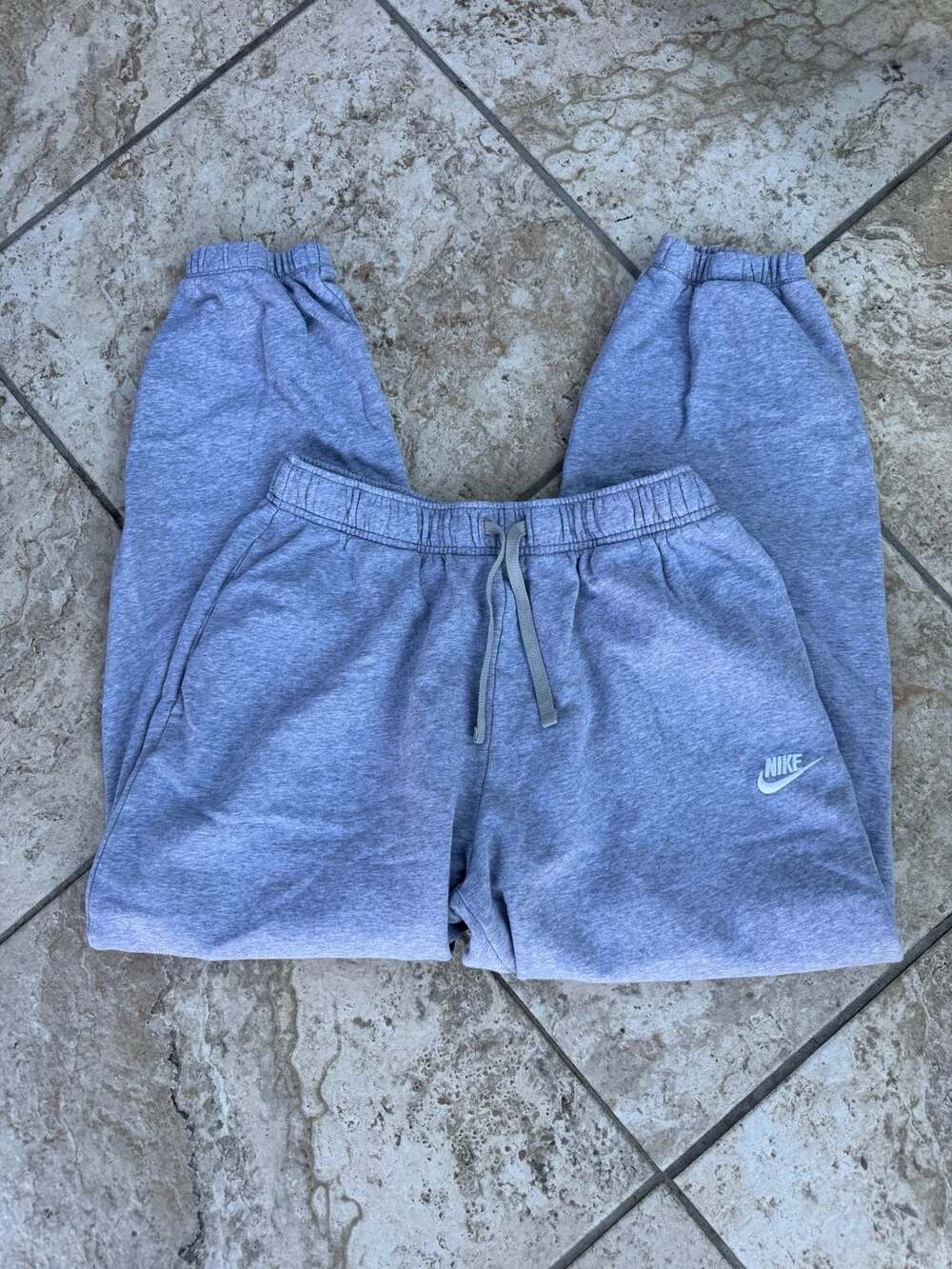 Nike Club Fleece Sweatpants Gray Tapered Jogger Athletic Pants